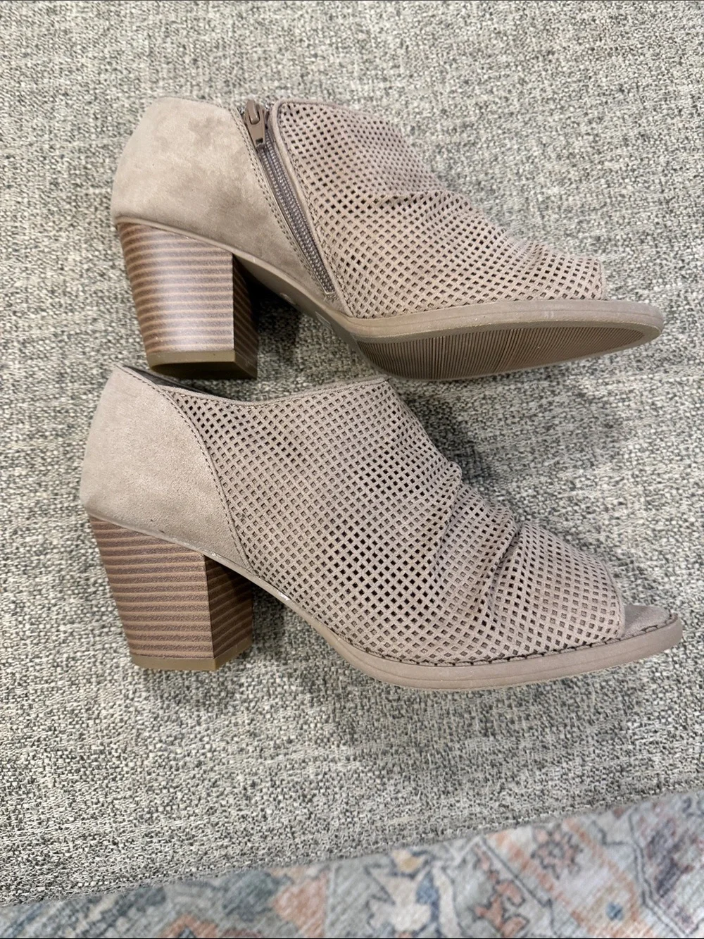 MIA perforated peep